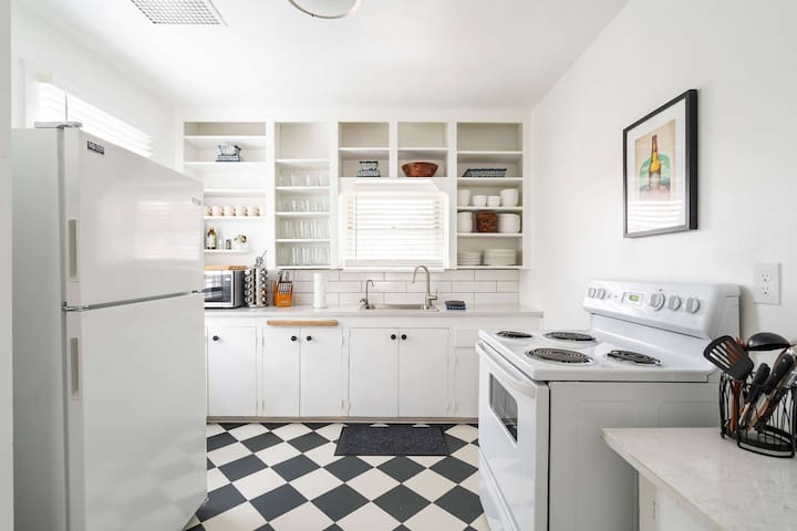 2BR/1.5BA • Mt. Tabor Retreat • Walkable Location