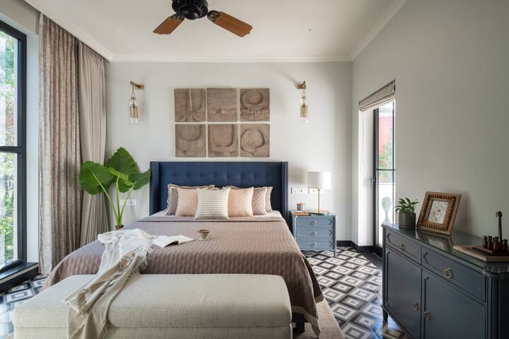 Rooms: Bedroom