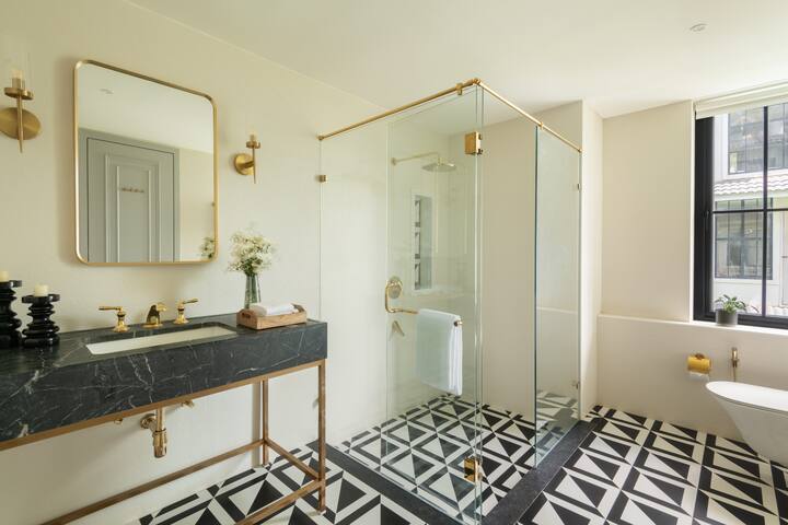 Rooms: Bathroom