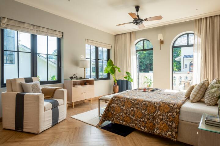 Rooms: Bedroom