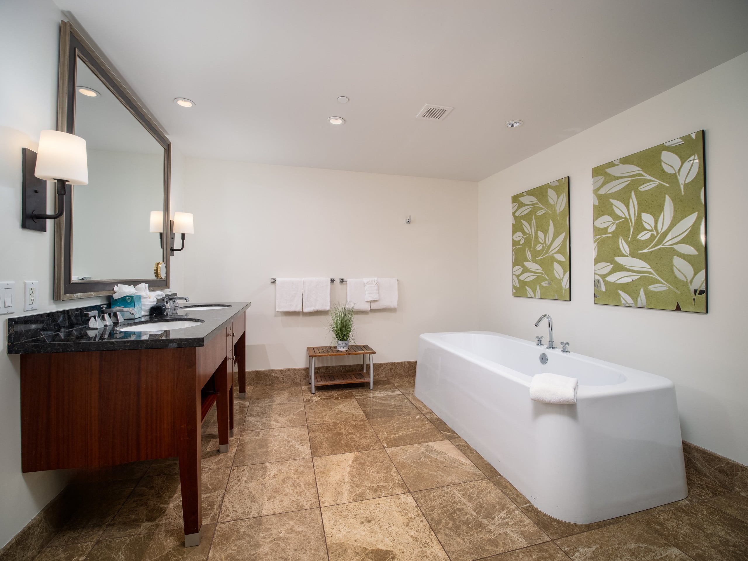 Home in Lahaina · ★5.0 · 3 bedrooms · 4 beds · 3 baths - Image 17