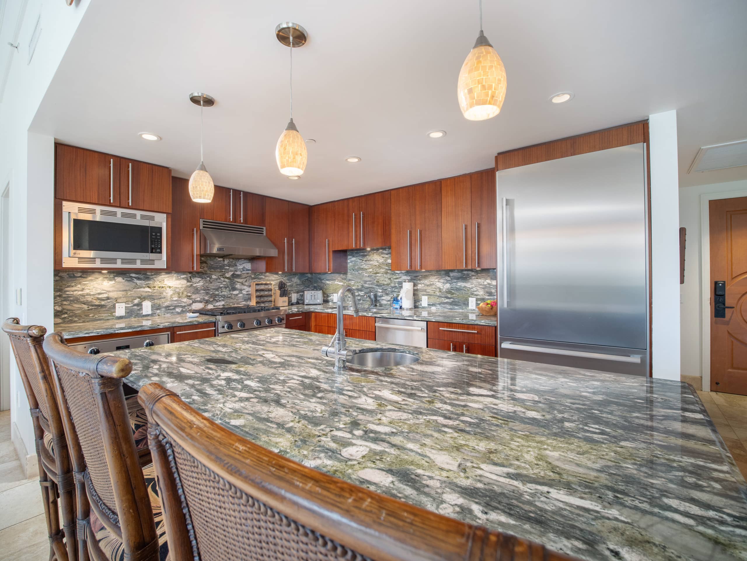 Home in Lahaina · ★5.0 · 3 bedrooms · 4 beds · 3 baths - Image 4