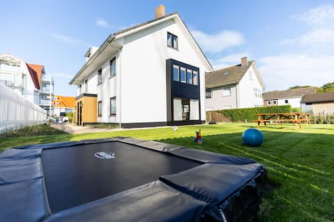 Popular Airbnb listing: Huswell - Modern Apartment with Garden, Near Beach in Wijk 07 Cadzand
