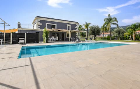 Stunning home in Mascali