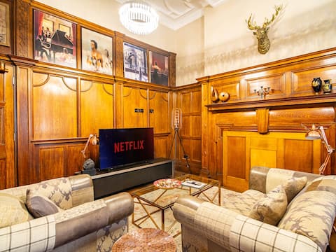 Popular Airbnb listing: Vintage Apartment in Sheffield in Burngreave