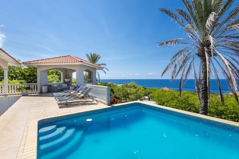 Endless Summer Villa | Spacious Luxury Oasis