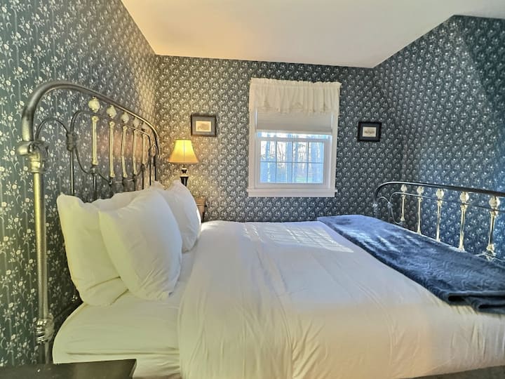 Მშვიდად დაიძინეთ მიმზიდველ საწოლში.