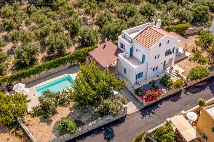 Villa Muse by Villa Plus gallery image 2