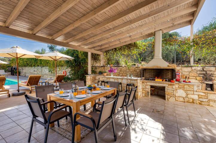 Villa Muse by Villa Plus gallery image 3