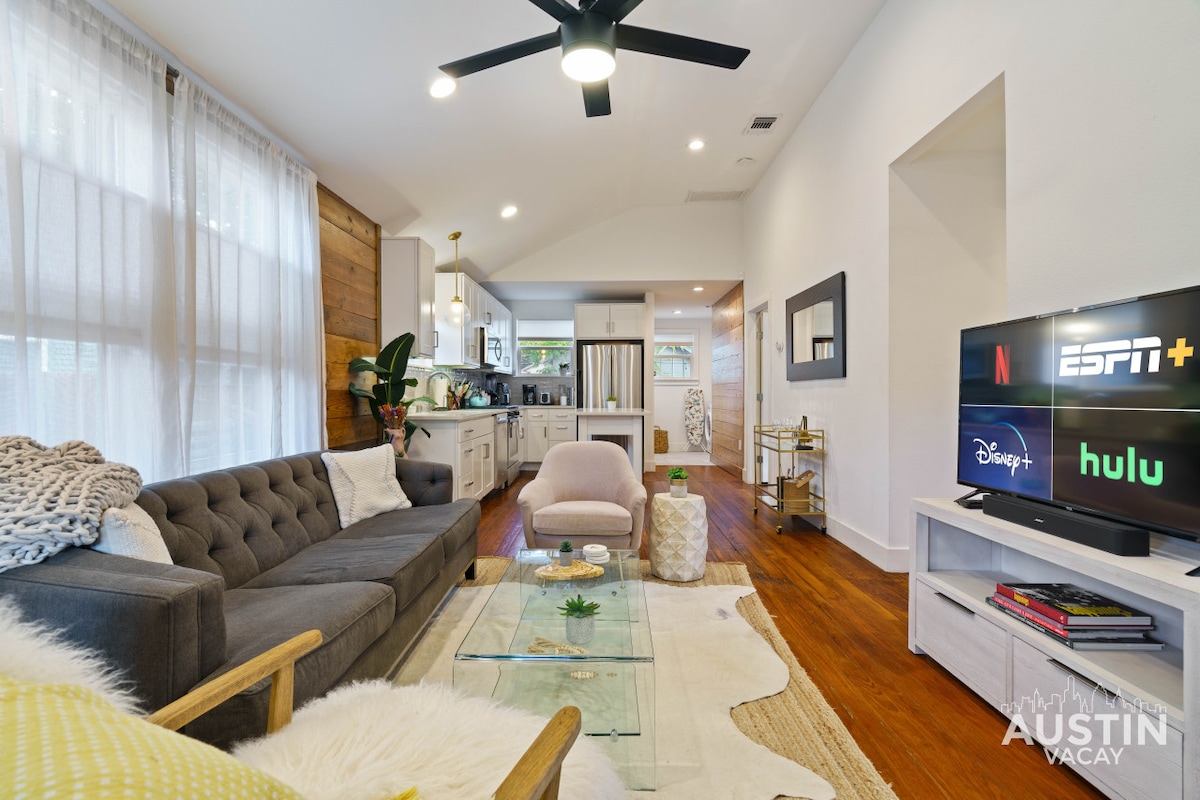Pet-Friendly East Cesar Chavez Home Near Downtown!
