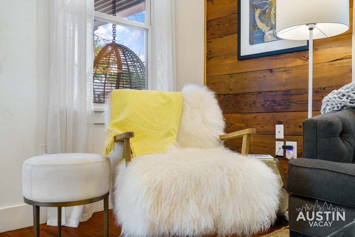 Pet-Friendly East Cesar Chavez Home Near Downtown!
