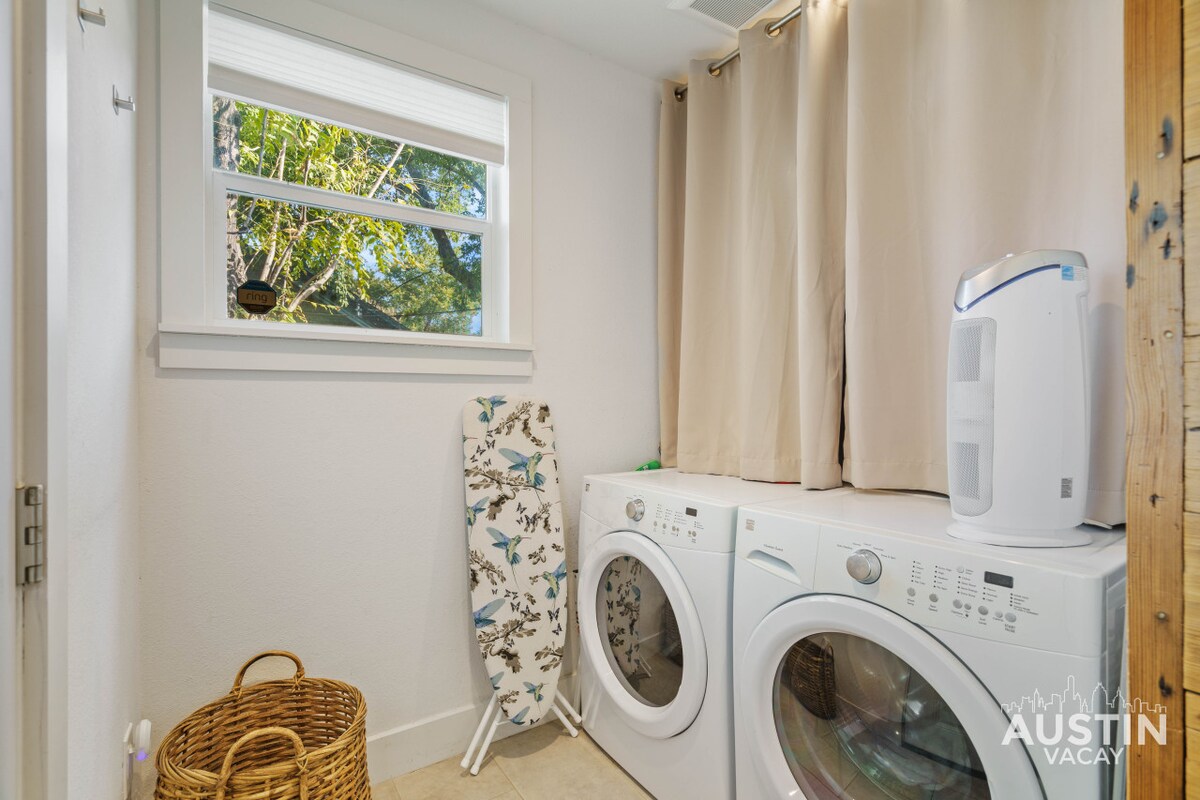 Pet-Friendly East Cesar Chavez Home Near Downtown!