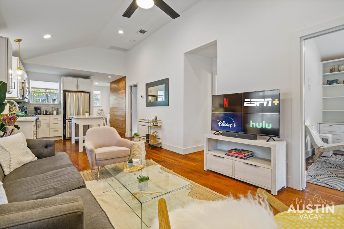 Pet-Friendly East Cesar Chavez Home Near Downtown!