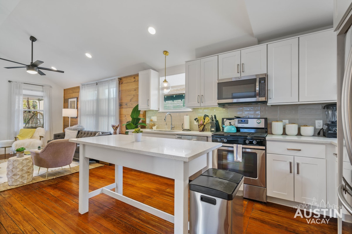 Pet-Friendly East Cesar Chavez Home Near Downtown!