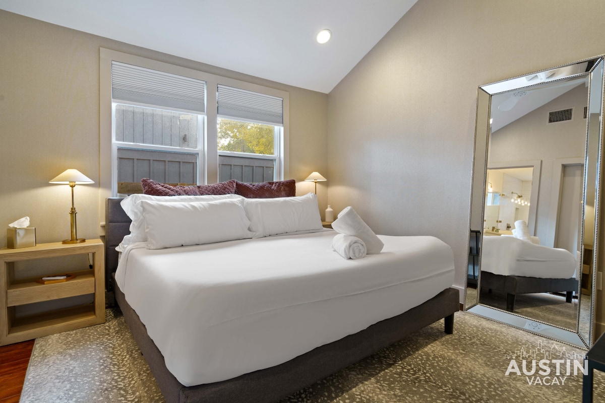 Pet-Friendly East Cesar Chavez Home Near Downtown!