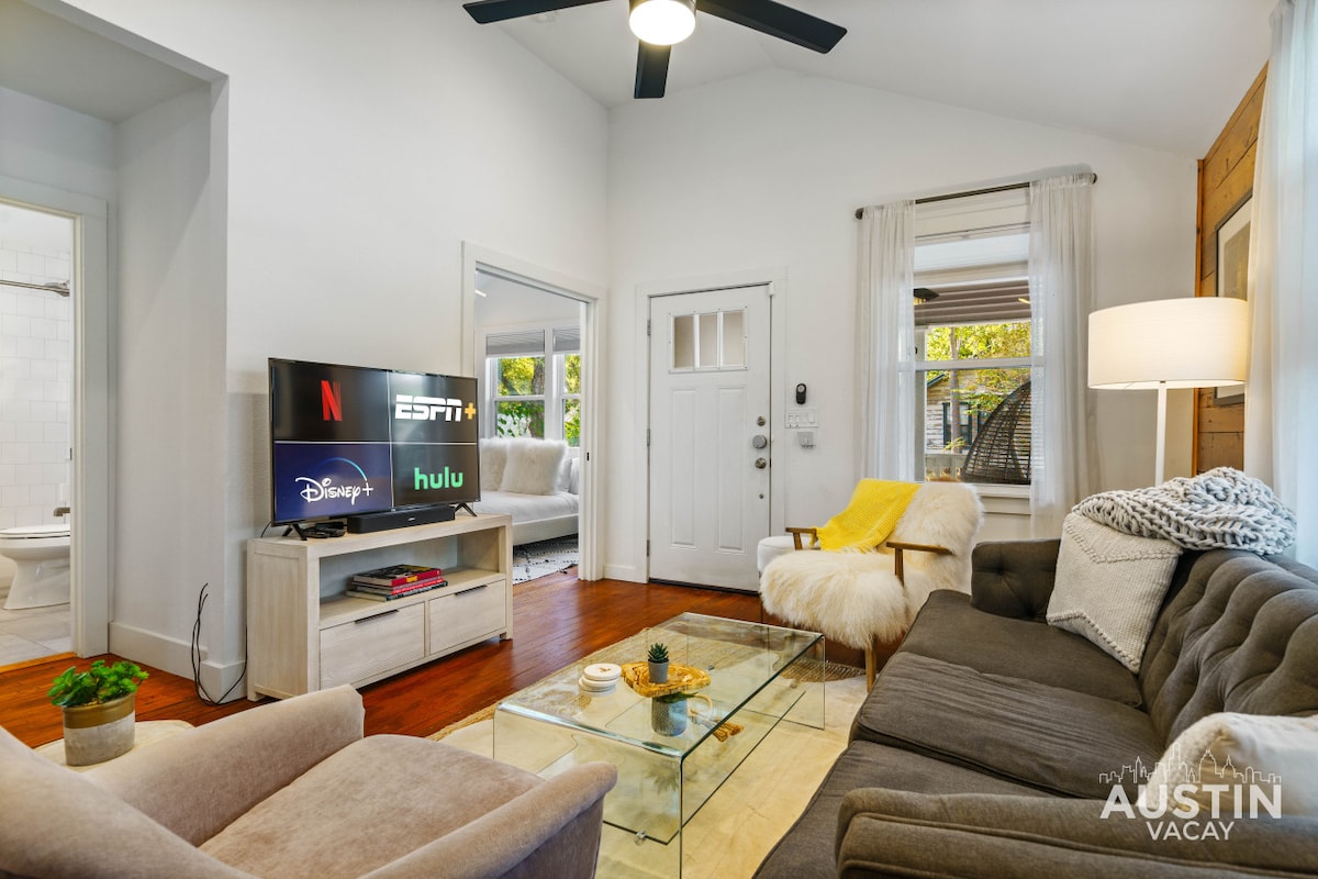Pet-Friendly East Cesar Chavez Home Near Downtown!