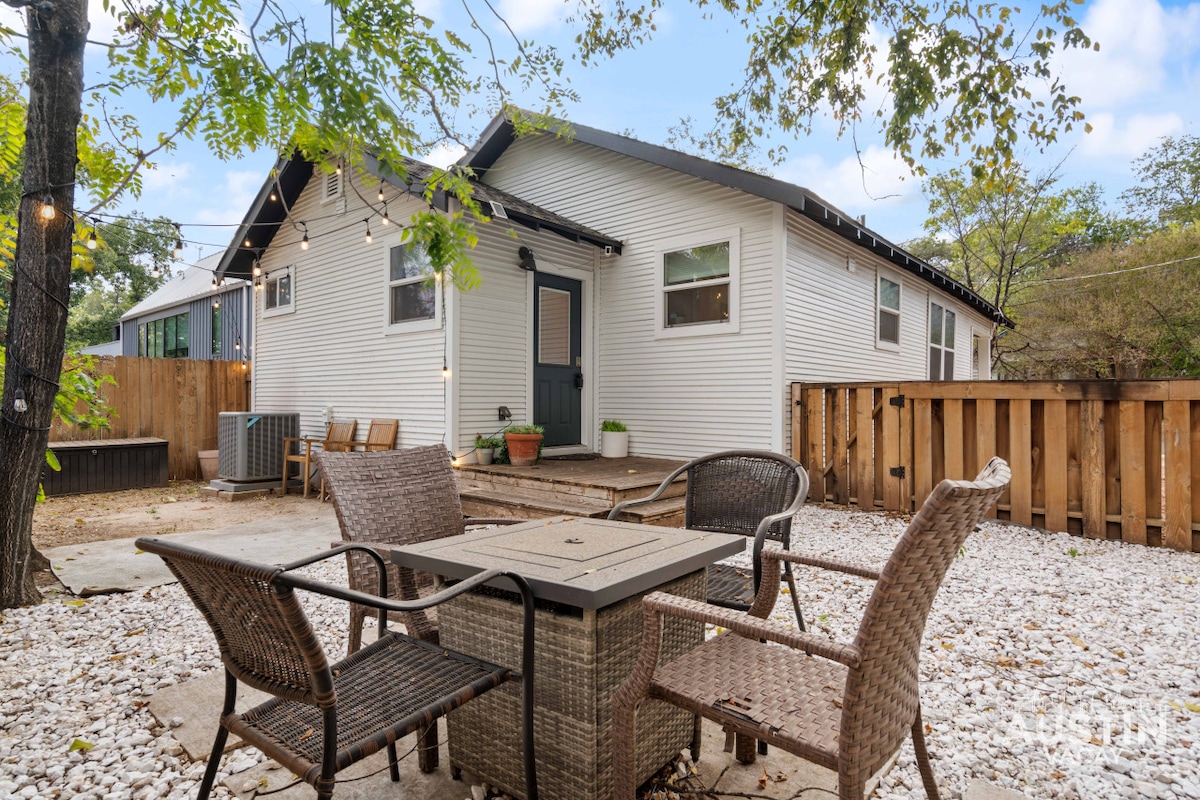Pet-Friendly East Cesar Chavez Home Near Downtown!