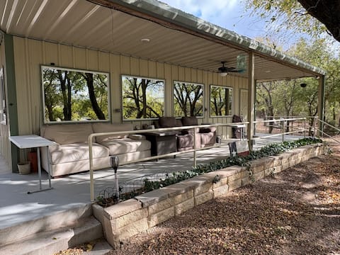 Captain's Cabin on Lake Godstone