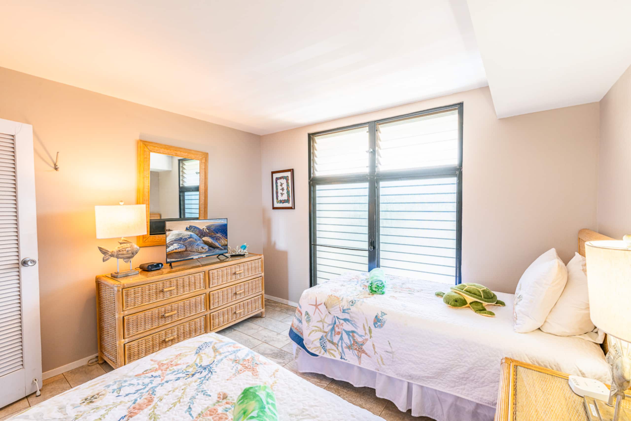 Condo in Lahaina · ★4.97 · 3 bedrooms · 4 beds · 2.5 baths - Image 51