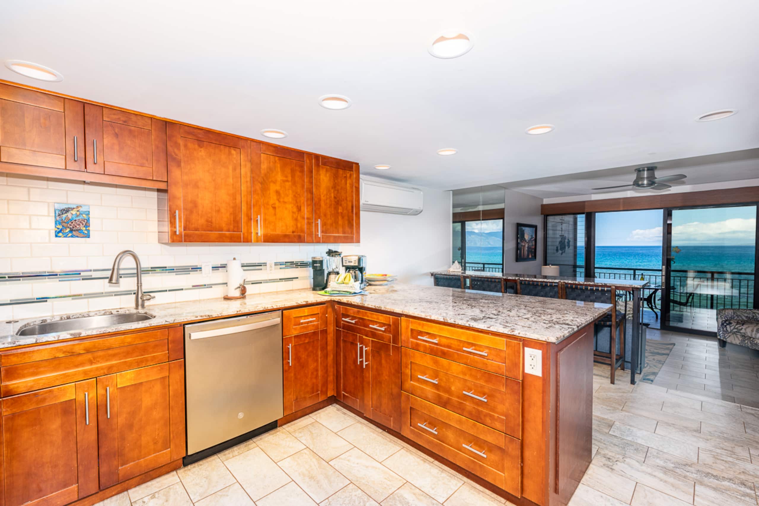 Condo in Lahaina · ★4.97 · 3 bedrooms · 4 beds · 2.5 baths - Image 54