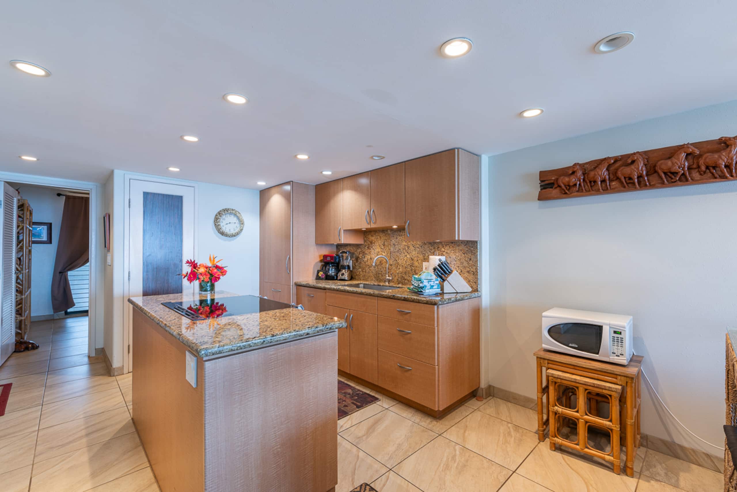 Condo in Lahaina · ★4.93 · 3 bedrooms · 4 beds · 2.5 baths - Image 5