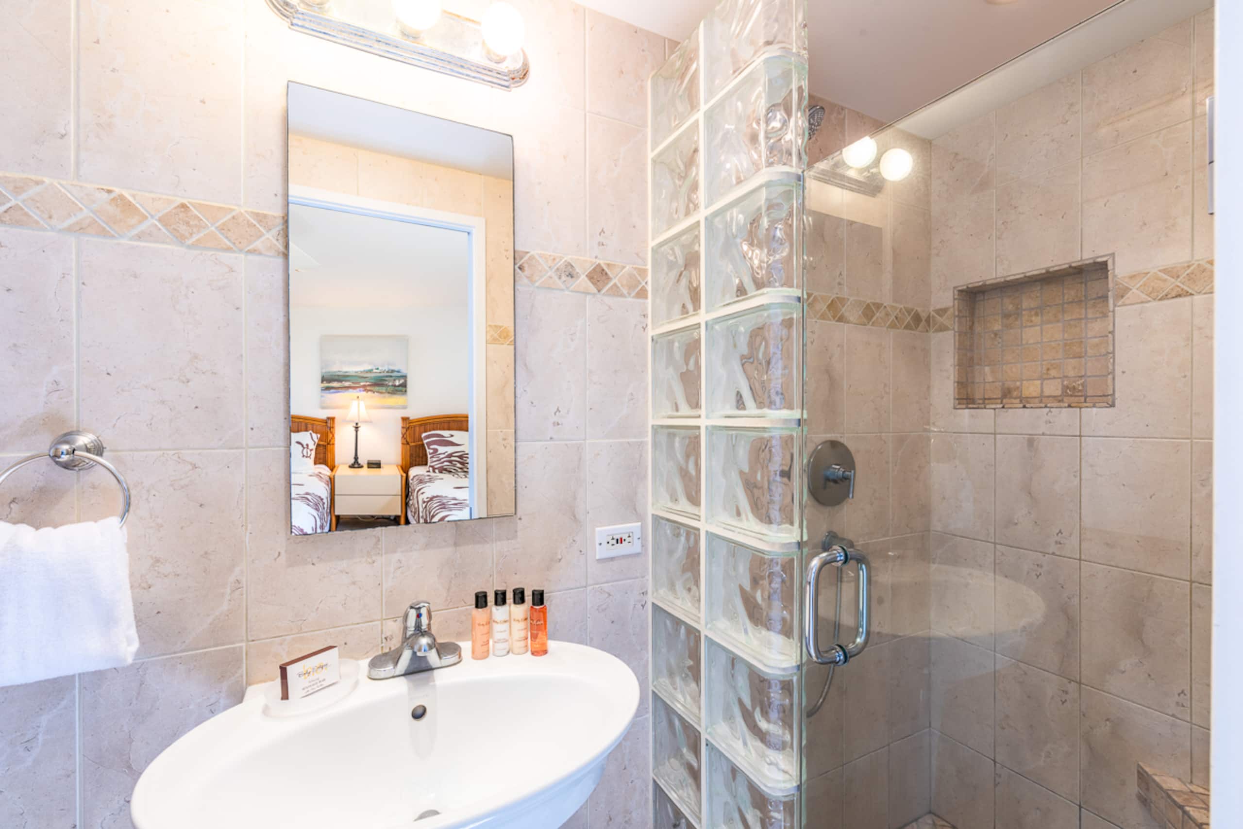 Condo in Lahaina · ★4.8 · 3 bedrooms · 4 beds · 3.5 baths - Image 32