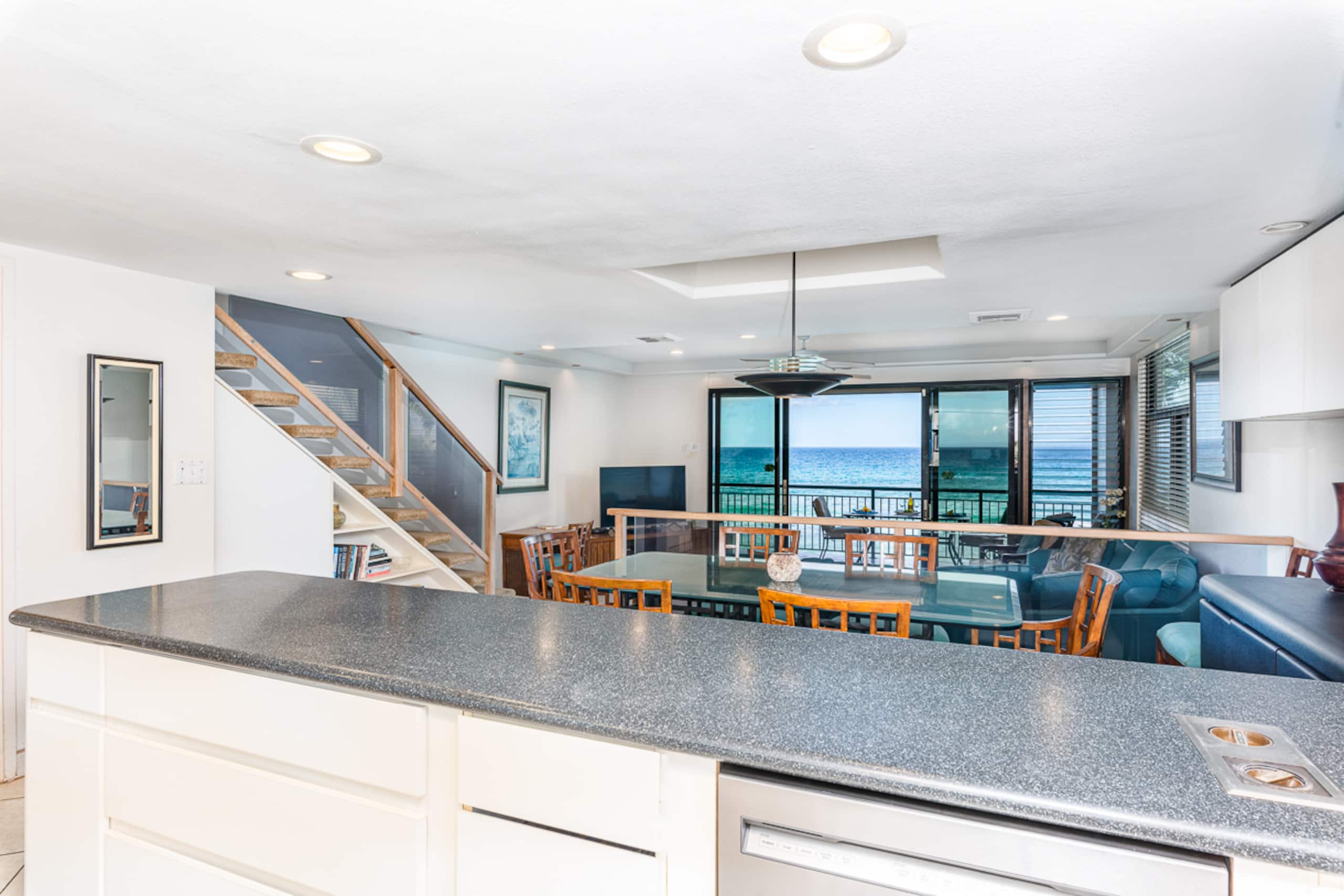 Condo in Lahaina · ★4.8 · 3 bedrooms · 4 beds · 3.5 baths - Image 37