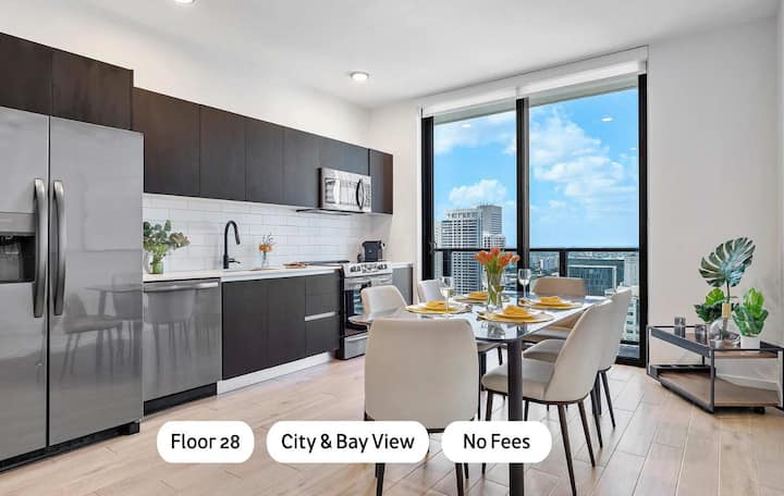 Sophisticated Downtown Suite With Panoramic Views - Miami, FL