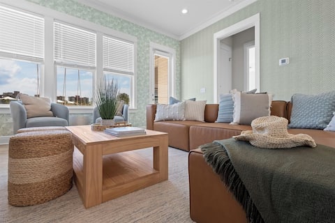 Top performing Airbnb: Brand new 4BR/4BA home sleeping 16 with lake views in Orange Beach