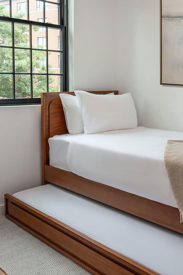 King Bed Studio Suite With Laundry & Gym Access - South Portland, ME
