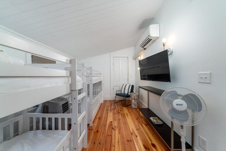 Dormitorio 4 - Habitación con literas en la planta superior