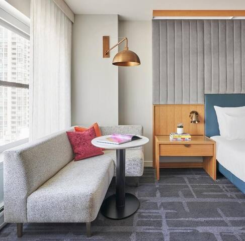 4 Modern Units Near 360 Chicago! Parking! gallery image 2