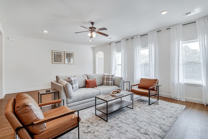 Luxury Meets Comfort: Your Dream Stay Awaits!