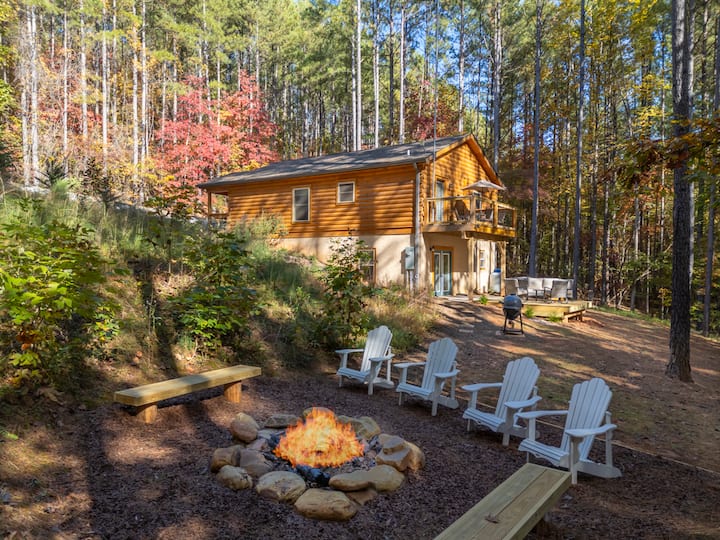 Serenity Cabin In Lake Lure | Hot Tub & Fire Pit - Lake Lure, NC