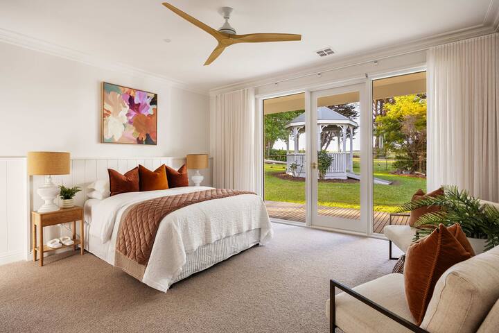 La Casa Bella | Pool, Spa & Sauna gallery image 4