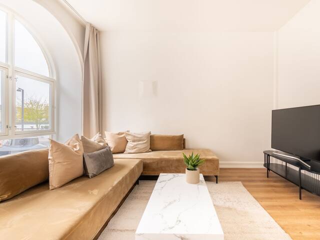 Sanders Noble – Fantastic 5-Bdr Apt in the Capital gallery image 5