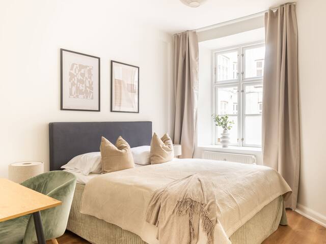 Sanders Noble – Fantastic 5-Bdr Apt in the Capital gallery image 3