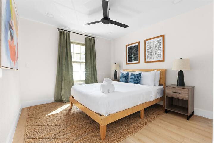 La Mariposa ~ Grand Oasis Big Luxury Home gallery image 5