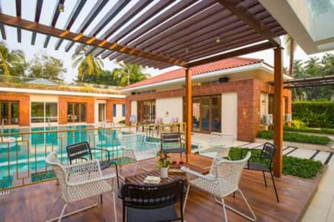 4BHK Villa Pool & Gaming Lounge Fun - Breakfast