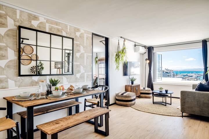 Cape Town City Holiday Apartment w Views for Days gallery image 2