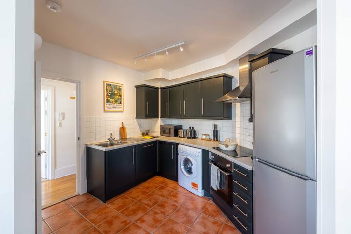 The Haven – Bright & Elegant 2BR in Victoria gallery image 5