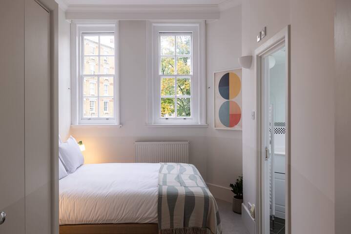 The Haven – Bright & Elegant 2BR in Victoria gallery image 3