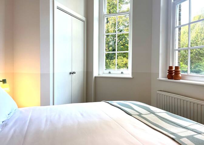 The Atrium: High Ceilings & Workspace, Victoria gallery image 3