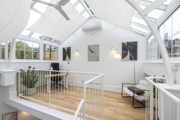 The Atrium: High Ceilings & Workspace, Victoria gallery image 2