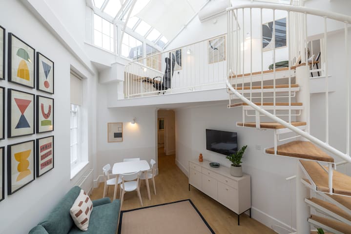 The Atrium: High Ceilings & Workspace, Victoria