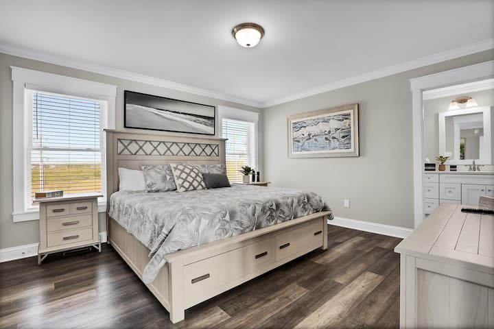 Glavna spavaća soba u prizemlju s king size krevetom