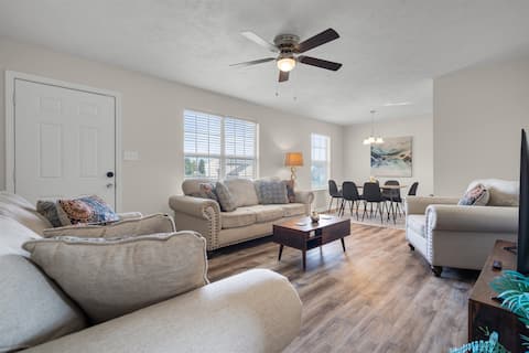 Work-Ready 3BR Home for 6 • Near Ft. Campbell