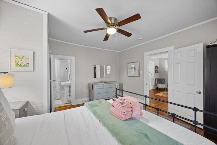 Ძირითადი საძინებელი 152 × 203 სმ საწოლით