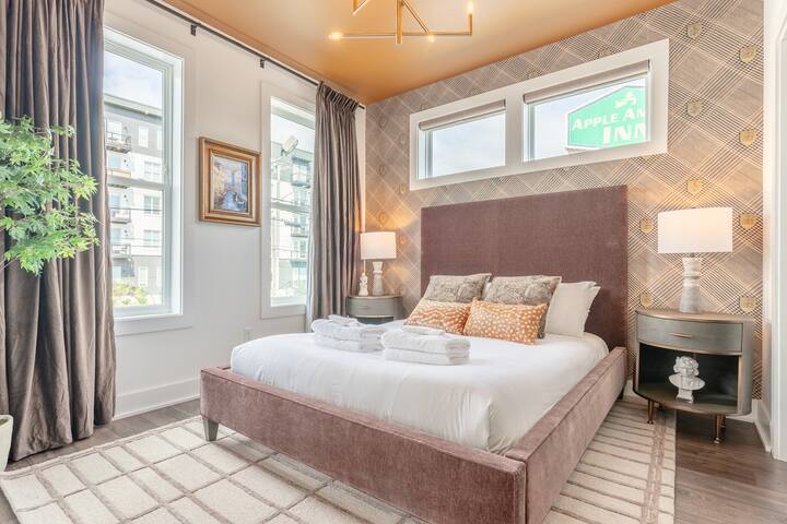 Nora & Nolan at the Lucy – Dual Homes + Hot Tub gallery image 4