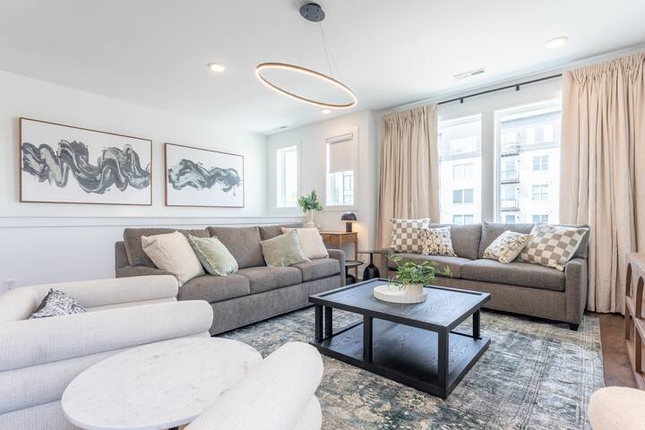 Nora & Nolan at the Lucy – Dual Homes + Hot Tub gallery image 5